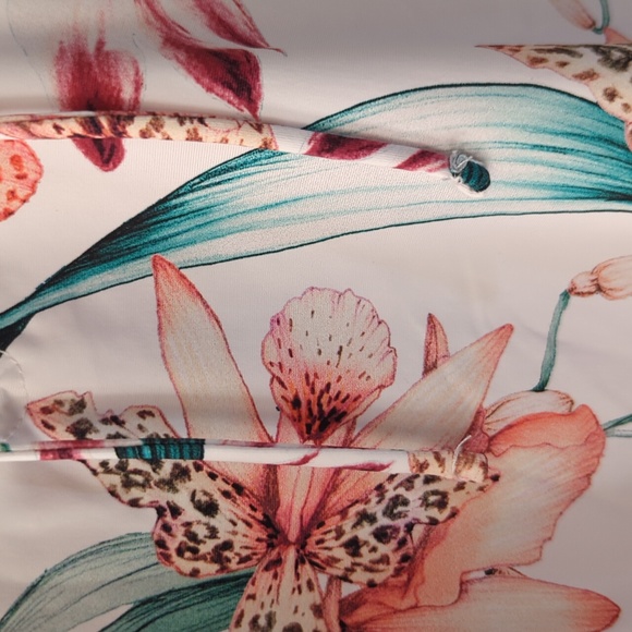 La Blanca Flyaway Orchid Rashguard Swimsuit Top - Picture 8 of 12